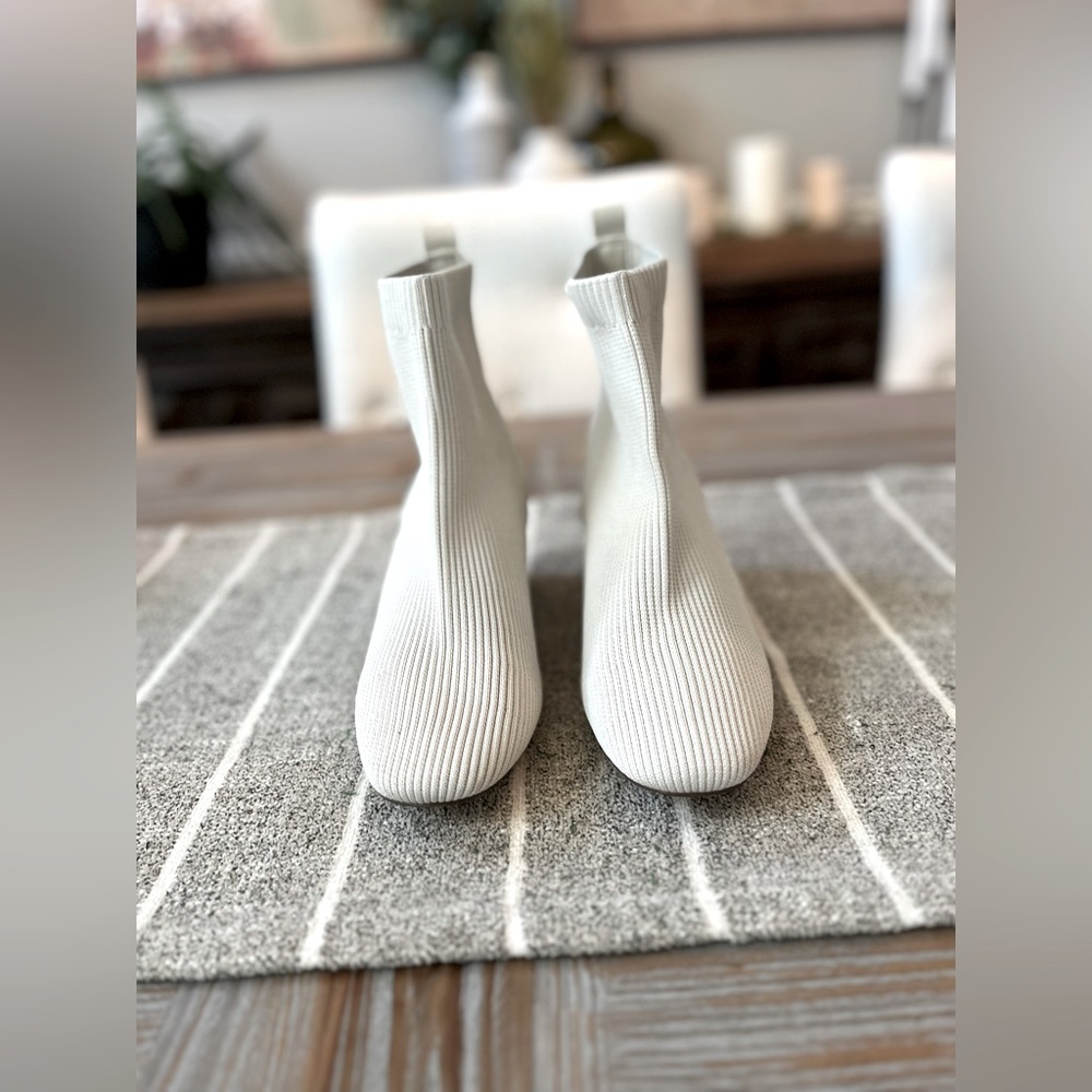 Jessica Simpson off white sweater booties. Block heel, size 7.
